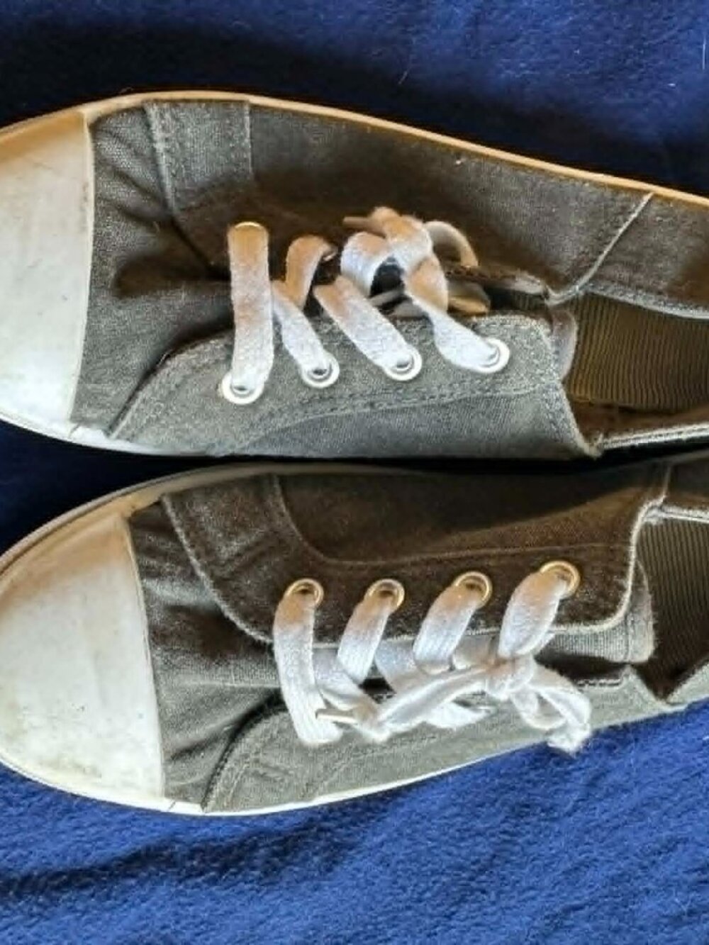 Size 8 Unbranded Gray & White Sneakers Low Top Lace Up Casual Shoes Womens